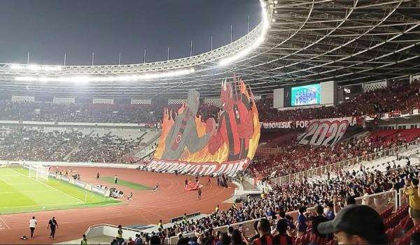Milanisti Indonesia Hadirkan Tifo Megah di SUGBK, Rayakan 32 Tahun Rossoneri Kembali ke Tanah Air Milanisti Indonesia Hadirkan Tifo Megah di SUGBK, Rayakan 32 Tahun Rossoneri Kembali ke Tanah Air