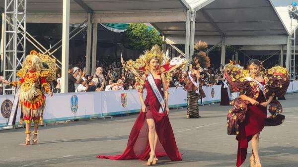 Jember Fashion Carnaval 2026 Pikat Ribuan Wisatawan Jember Fashion Carnaval 2026 Pikat Ribuan Wisatawan