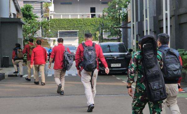 Penyidik Jampidsus Kejagung Datangi Kantor BGN, Penggeledahan Masih Berlangsung Penyidik Jampidsus Kejagung Datangi Kantor BGN, Penggeledahan Masih Berlangsung