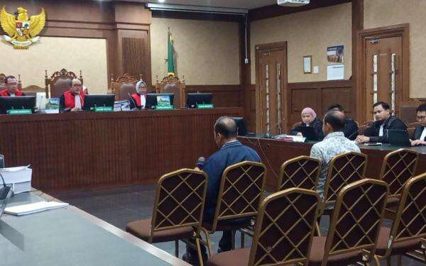 Mantan Kasubdit Intelijen Bea Cukai Dituntut 10 Tahun Penjara dan Uang Pengganti Rp7,4 Miliar Mantan Kasubdit Intelijen Bea Cukai Dituntut 10 Tahun Penjara dan Uang Pengganti Rp7,4 Miliar