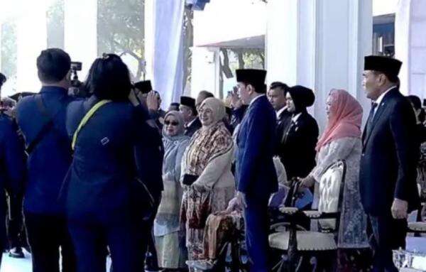 Tiba di Lokasi Upacara Hari Bhayangkara, Prabowo Beri Hormat ke Jokowi Tiba di Lokasi Upacara Hari Bhayangkara, Prabowo Beri Hormat ke Jokowi