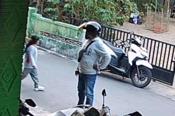 Viral Bocah Perempuan di Boyolali Menangis Histeris Dijambret, Kalung dan Liontin Emas Raib Viral Bocah Perempuan di Boyolali Menangis Histeris Dijambret, Kalung dan Liontin Emas Raib
