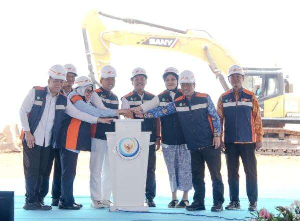Menteri KKP Minta Nindya Karya Tepat Waktu Garap Proyek PPN Kejawanan Menteri KKP Minta Nindya Karya Tepat Waktu Garap Proyek PPN Kejawanan