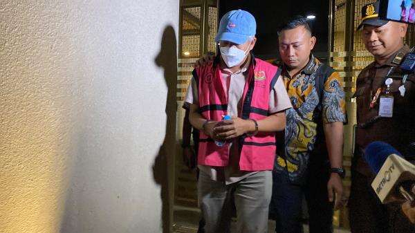 Tersangka TPPU Nurman Herin Bungkam Setelah Pemeriksaan 7 Jam di Kejagung Tersangka TPPU Nurman Herin Bungkam Setelah Pemeriksaan 7 Jam di Kejagung