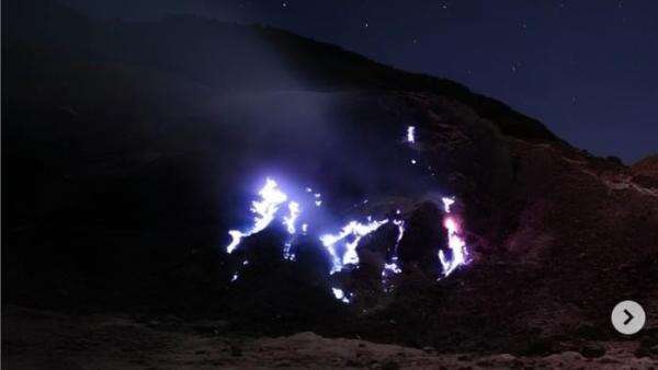 Blue Fire Muncul di Gunung Papandayan, Ahli Ingatkan Bahaya Gas Vulkanik Blue Fire Muncul di Gunung Papandayan, Ahli Ingatkan Bahaya Gas Vulkanik