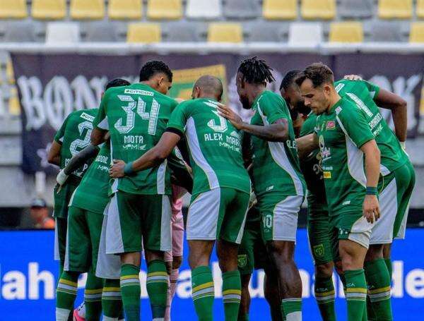 Gagal Amankan Poin saat Jamu Garudayaksa FC, Persebaya Surabaya Siap Evaluasi Besar-besaran Gagal Amankan Poin saat Jamu Garudayaksa FC, Persebaya Surabaya Siap Evaluasi Besar-besaran