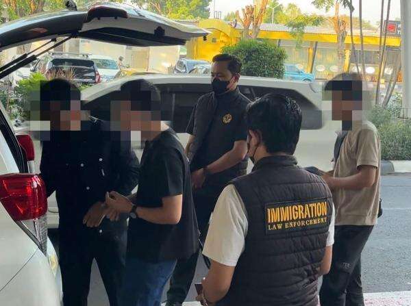 Nekat Manipulasi Data Visa, Tiga WN Tiongkok Dideportasi Nekat Manipulasi Data Visa, Tiga WN Tiongkok Dideportasi