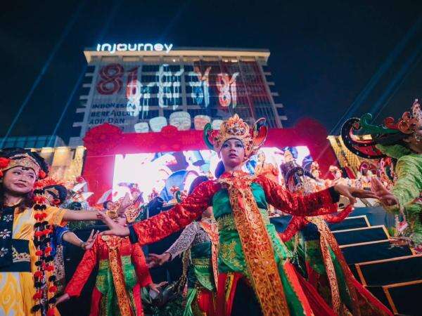 Kesenian Rakyat Meriahkan HUT ke-81 RI di Sarinah, dari Angklung hingga Tari Topeng Kolosal Kesenian Rakyat Meriahkan HUT ke-81 RI di Sarinah, dari Angklung hingga Tari Topeng Kolosal