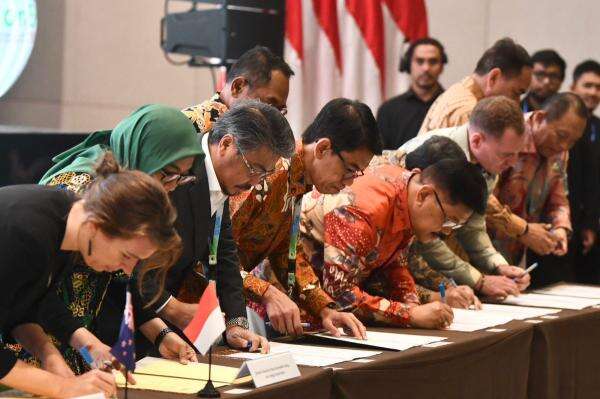 Pertamina NRE Teken Enam Kesepakatan Pengembangan Energi Terbarukan Pertamina NRE Teken Enam Kesepakatan Pengembangan Energi Terbarukan