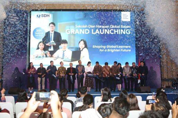 SDH Global Batam Komitmen Cetak Generasi Muda Kepri yang Berdaya Saing SDH Global Batam Komitmen Cetak Generasi Muda Kepri yang Berdaya Saing