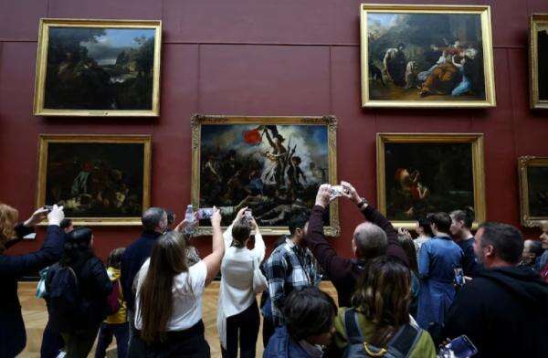 Museum Louvre Paris Kembali Dibuka Usai Pencurian Perhiasan Rp1,7 Triliun Museum Louvre Paris Kembali Dibuka Usai Pencurian Perhiasan Rp1,7 Triliun