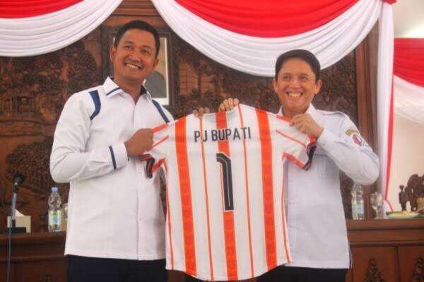 Exco PSSI Eko Setiawan Disebut-sebut di Laga Deltras FC vs Persibo, Benarkah Ada Campur Tangannya? Exco PSSI Eko Setiawan Disebut-sebut di Laga Deltras FC vs Persibo, Benarkah Ada Campur Tangannya?