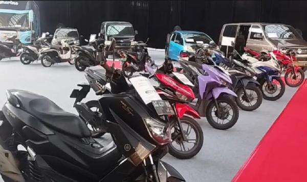 Kejati Jatim Lelang Bus Kasus Korupsi hingga Mobil Mewah di Mojokerto, Ini Syaratnya Kejati Jatim Lelang Bus Kasus Korupsi hingga Mobil Mewah di Mojokerto, Ini Syaratnya