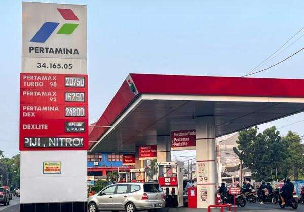 Harga Pertamax Melejit Jadi Rp16.250, Kelas Menengah Kian Terjepit Harga Pertamax Melejit Jadi Rp16.250, Kelas Menengah Kian Terjepit