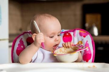 Mengenal BLW, Metode MPASI yang Bikin Bayi Belajar Makan Mandiri Mengenal BLW, Metode MPASI yang Bikin Bayi Belajar Makan Mandiri