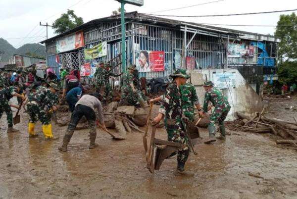 Update Banjir Bandang Solok: 1 Warga Meninggal Dievakuasi dan 1 Masih Hilang Update Banjir Bandang Solok: 1 Warga Meninggal Dievakuasi dan 1 Masih Hilang