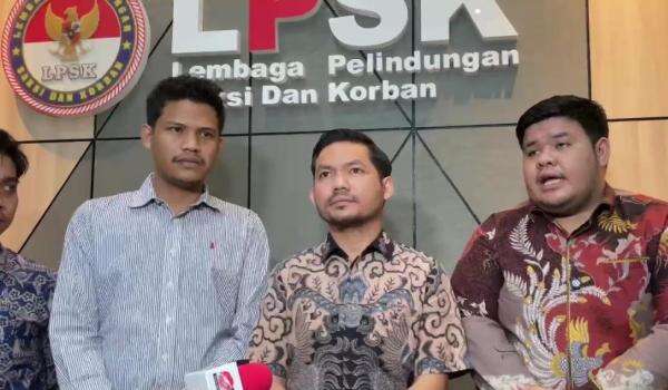 Trauma Berat usai Kena Doxing, Korban Dugaan TPKS Betrand Peto Berhenti Bekerja Trauma Berat usai Kena Doxing, Korban Dugaan TPKS Betrand Peto Berhenti Bekerja