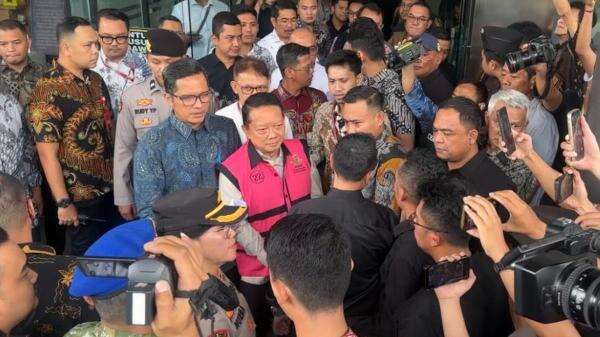 Dilimpahkan ke Kejari Jaksel, Begini Penampakan Febrie Adriansyah Dilimpahkan ke Kejari Jaksel, Begini Penampakan Febrie Adriansyah