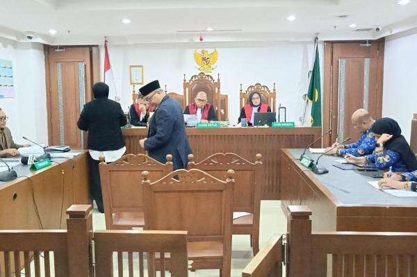 Sidang Gugatan Legalisir Ijazah Jokowi, Penggugat Gibran Rp125 Triliun Jadi Ahli Sidang Gugatan Legalisir Ijazah Jokowi, Penggugat Gibran Rp125 Triliun Jadi Ahli