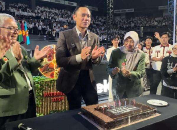 Momen Menko AHY Dapat Kejutan Ulang Tahun ke-48 saat Beri Kuliah Umum di UPN Veteran Jakarta Momen Menko AHY Dapat Kejutan Ulang Tahun ke-48 saat Beri Kuliah Umum di UPN Veteran Jakarta