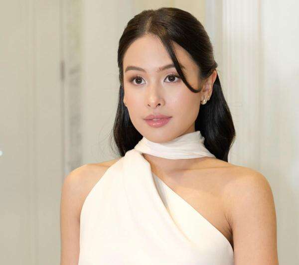 Profil Maudy Ayunda yang Dikritik Usai Bikin Video Mindfulness: Lulusan Oxford dan Stanford hingga Dituding Tone Deaf Profil Maudy Ayunda yang Dikritik Usai Bikin Video Mindfulness: Lulusan Oxford dan Stanford hingga Dituding Tone Deaf