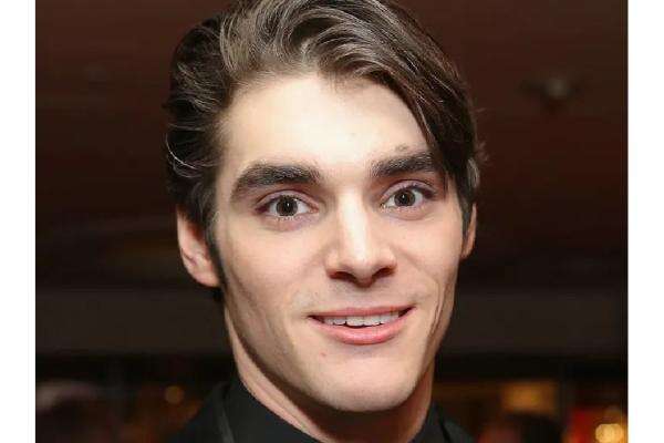 Aktor Breaking Bad RJ Mitte Meninggal Dunia di Usia 34 Tahun Aktor Breaking Bad RJ Mitte Meninggal Dunia di Usia 34 Tahun