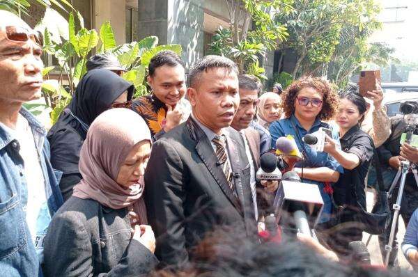 Ahmad Khozinudin: Kami Nyatakan Perang Terbuka secara Hukum Melawan Joko Widodo Ahmad Khozinudin: Kami Nyatakan Perang Terbuka secara Hukum Melawan Joko Widodo