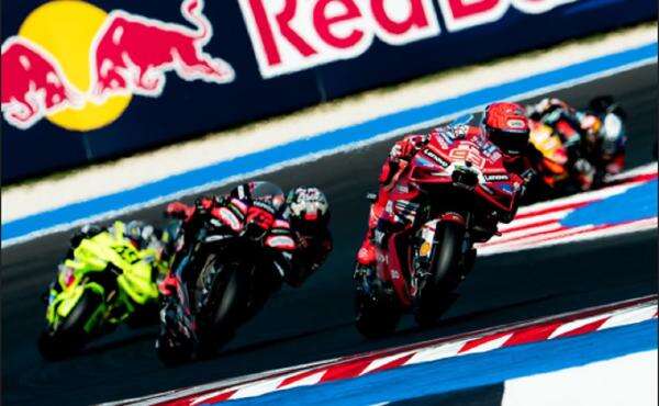 Valentino Rossi Luncurkan Buku Baru, Marc Marquez: Saya Mungkin Membacanya Setelah Pensiun Valentino Rossi Luncurkan Buku Baru, Marc Marquez: Saya Mungkin Membacanya Setelah Pensiun
