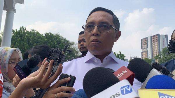 Hasan Nasbi: Presiden Komitmen Berantas Korupsi Tanpa Pandang Bulu Hasan Nasbi: Presiden Komitmen Berantas Korupsi Tanpa Pandang Bulu