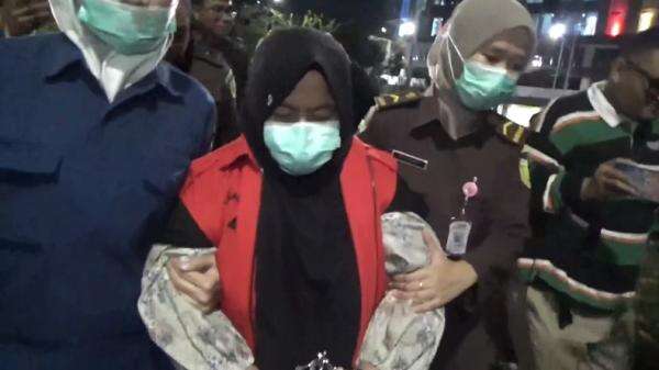 Kejati Jatim Tahan Tersangka KUR Fiktif Bank BUMN di Jember, Kerugian Negara Rp6,14 Miliar Kejati Jatim Tahan Tersangka KUR Fiktif Bank BUMN di Jember, Kerugian Negara Rp6,14 Miliar