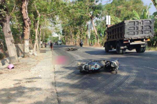 Kecelakaan Maut 3 Motor Tabrakan di Bojonegoro, 1 Orang Tewas 2 Luka-Luka Kecelakaan Maut 3 Motor Tabrakan di Bojonegoro, 1 Orang Tewas 2 Luka-Luka