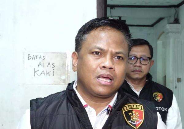 Bareskrim Gerebek Gudang Penyelundupan Lobster Berkedok Toko Buah di Depok Bareskrim Gerebek Gudang Penyelundupan Lobster Berkedok Toko Buah di Depok