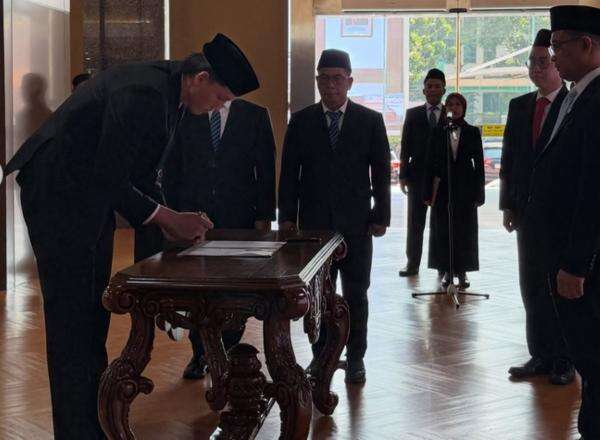 Resmi Sandang Status WNI, Mitchell Baker Tak Sabar Unjuk Gigi Bersama Timnas Indonesia Resmi Sandang Status WNI, Mitchell Baker Tak Sabar Unjuk Gigi Bersama Timnas Indonesia