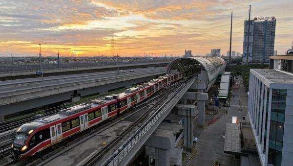 LRT Jabodebek Uji Coba Tambah Jumlah Perjalanan, Waktu Tunggu Kereta Lebih Singkat LRT Jabodebek Uji Coba Tambah Jumlah Perjalanan, Waktu Tunggu Kereta Lebih Singkat