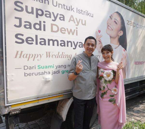Ayu Dewi dan Suami Rayakan Anniversary Ke-14, Regi Datau: Kebahagiaan Istri adalah Kunci Rumah Tangga Ayu Dewi dan Suami Rayakan Anniversary Ke-14, Regi Datau: Kebahagiaan Istri adalah Kunci Rumah Tangga