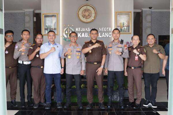 Sambangi PN dan Kejari, Kapolres Malang: Perkuat Sinergitas Jaga Kamtibmas Sambangi PN dan Kejari, Kapolres Malang: Perkuat Sinergitas Jaga Kamtibmas