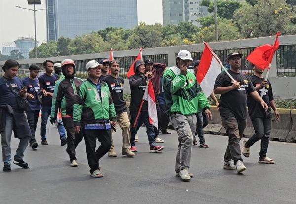 Ojol Ikut Gabung Aksi di Depan Gedung DPR, Ikut Desak RUU Perampasan Aset Ojol Ikut Gabung Aksi di Depan Gedung DPR, Ikut Desak RUU Perampasan Aset