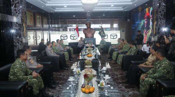 Kapolda Metro hingga Pangdam Jaya Sambangi Markas Kopassus, Bahas Apa? Kapolda Metro hingga Pangdam Jaya Sambangi Markas Kopassus, Bahas Apa?