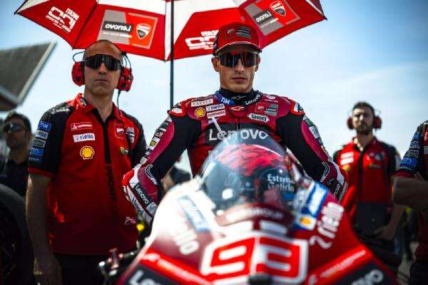 Carlo Pernat Yakin Betul Marc Marquez Juara Dunia MotoGP 2026: Dia Lebih Baik dari Marco Bezzecchi dan Jorge Martin! Carlo Pernat Yakin Betul Marc Marquez Juara Dunia MotoGP 2026: Dia Lebih Baik dari Marco Bezzecchi dan Jorge Martin!