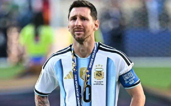 Lionel Messi Resmi Pensiun dari Timnas Argentina, Sang Legenda Tutup Karier Internasional dengan Air Mata Lionel Messi Resmi Pensiun dari Timnas Argentina, Sang Legenda Tutup Karier Internasional dengan Air Mata