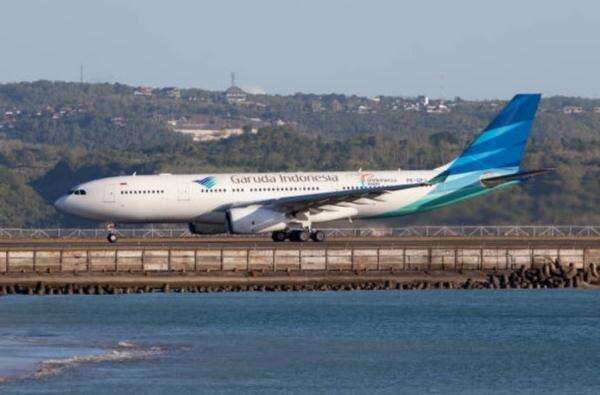 Garuda Indonesia Buka Suara soal Insiden Pecah Ban saat Take Off di Makassar Garuda Indonesia Buka Suara soal Insiden Pecah Ban saat Take Off di Makassar