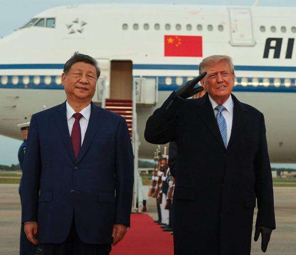 Xi Jinping Tiba di AS, Disambut Langsung Trump di Bandara Xi Jinping Tiba di AS, Disambut Langsung Trump di Bandara