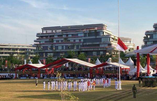 Upacara Penurunan Bendera HUT ke-81 RI di IKN Selesai, Basuki Sampaikan Pesan Ini Upacara Penurunan Bendera HUT ke-81 RI di IKN Selesai, Basuki Sampaikan Pesan Ini