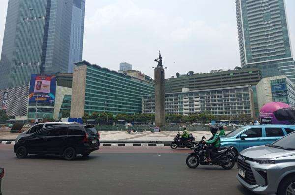 Aktivis Greenpeace Copot Spanduk, Ini Suasana di Monumen Selamat Datang Bundaran HI Aktivis Greenpeace Copot Spanduk, Ini Suasana di Monumen Selamat Datang Bundaran HI
