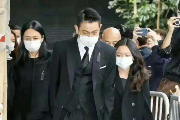Andy Lau Habiskan Rp1,1 Triliun demi Anak Tunggalnya Hidup Nyaman Andy Lau Habiskan Rp1,1 Triliun demi Anak Tunggalnya Hidup Nyaman