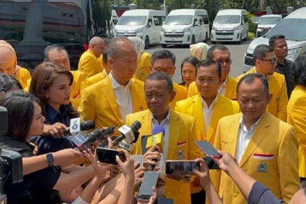 Bahlil Didesak Perintahkan Kadernya di DPR Inisiasi Hak Angket Ijazah Gibran Bahlil Didesak Perintahkan Kadernya di DPR Inisiasi Hak Angket Ijazah Gibran