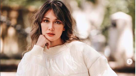 Luna Maya Kirim Doa untuk Jurnalis Hilang di Kawasan Gunung Anak Krakatau: Bertahanlah! Luna Maya Kirim Doa untuk Jurnalis Hilang di Kawasan Gunung Anak Krakatau: Bertahanlah!