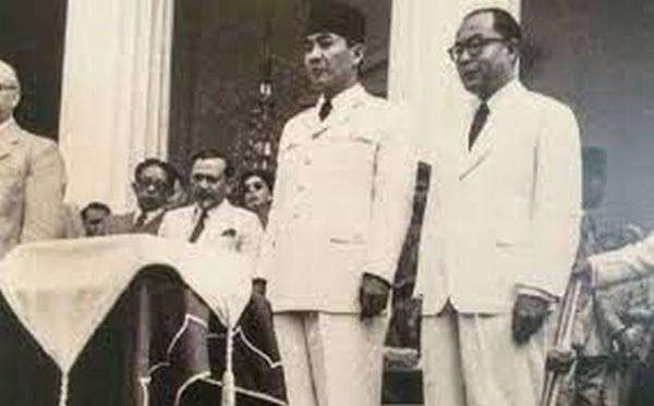Peristiwa 18 Agustus: Soekarno-Hatta Dipilih Jadi Presiden dan Wapres RI Peristiwa 18 Agustus: Soekarno-Hatta Dipilih Jadi Presiden dan Wapres RI