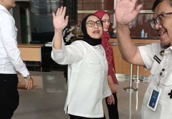 Kepala BGN Nanik S Deyang Sambangi KPK, Ada Apa? Kepala BGN Nanik S Deyang Sambangi KPK, Ada Apa?
