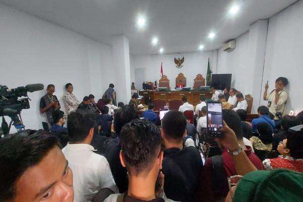Aliansi JMKU Kawal Sidang Praperadilan Febrie Adriansyah, Serukan Hakim Tolak Pembelaan Koruptor Aliansi JMKU Kawal Sidang Praperadilan Febrie Adriansyah, Serukan Hakim Tolak Pembelaan Koruptor